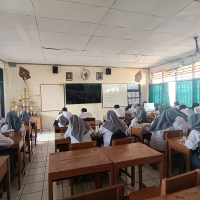 Pengalaman Pertama Siswa Kelas XI MAN 11 Jakarta dalam Mengikuti AKMI 2024